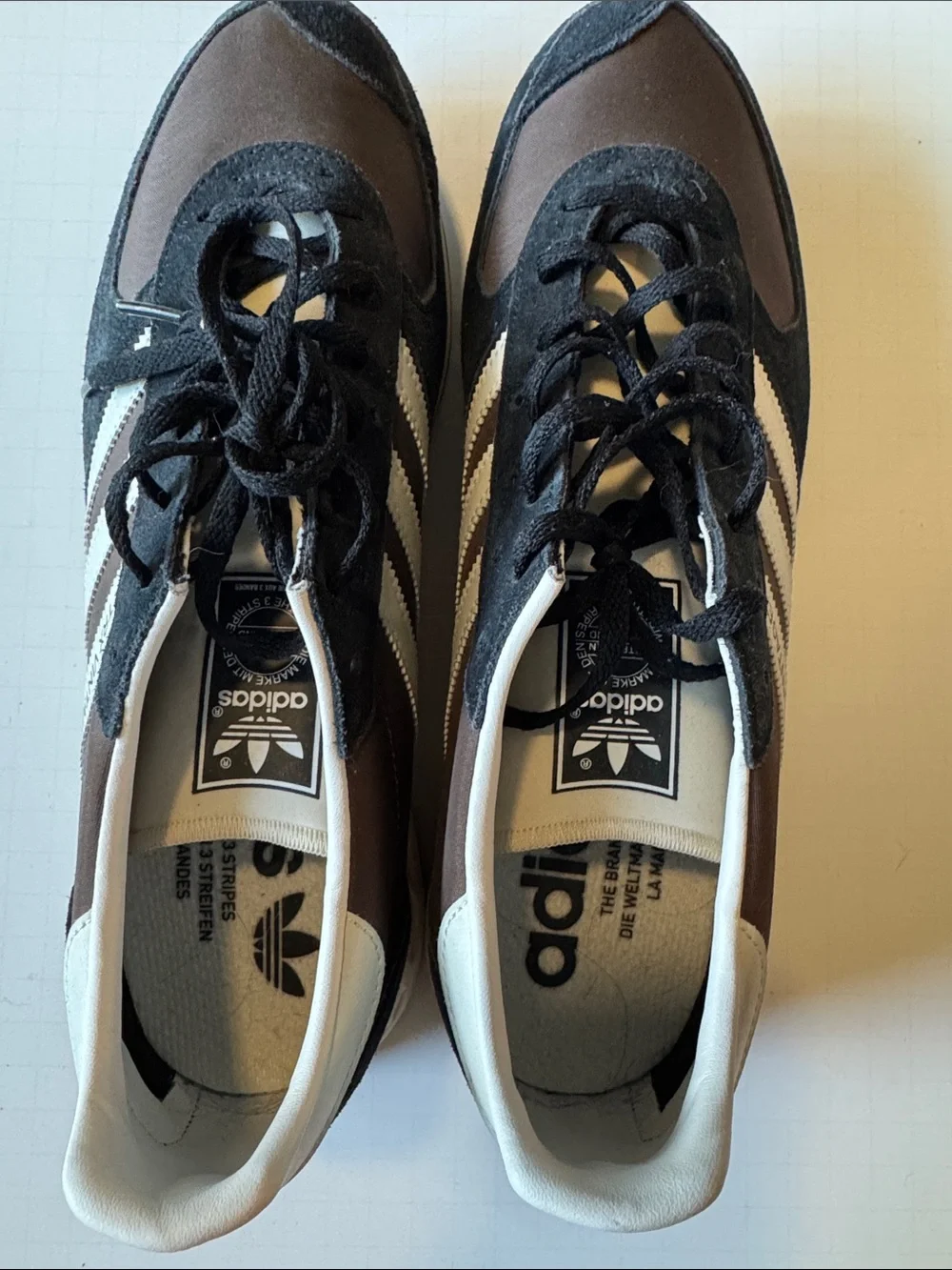 adidas Men’s Brown, Black & White Retro Runner Sneakers